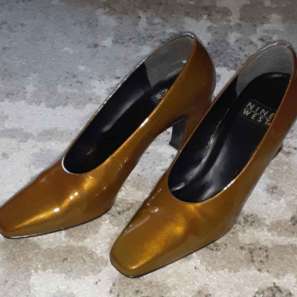 Patent leather shoes
